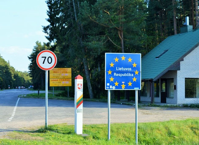 Посольство Литвы приостановило оформление виз