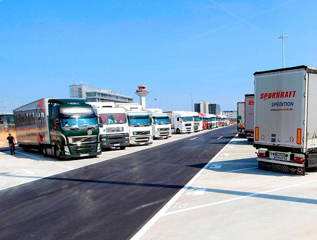 Крупнейшая в Европе парковка для грузовых автомобилей