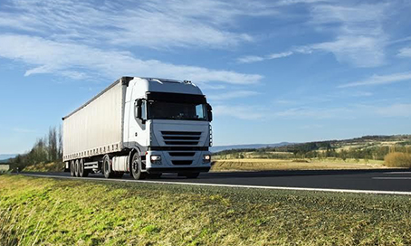 Спрос на грузовые автоперевозки растет, цены – нет