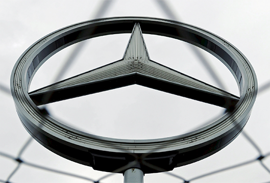 Mercedes сдает позиции